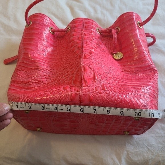 Brahmin hot pink croc bucket purse - Picture 9 of 11